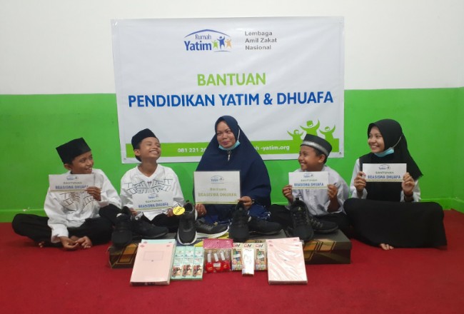 Bantuan Rumah Yatim untuk empat anak yatim yang berada di Pekanbaru.